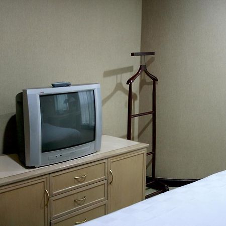 Supreme Tower Hotel Шанхай Екстериор снимка