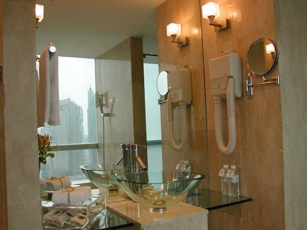 Supreme Tower Hotel Шанхай Екстериор снимка