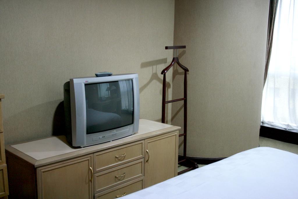 Supreme Tower Hotel Шанхай Екстериор снимка