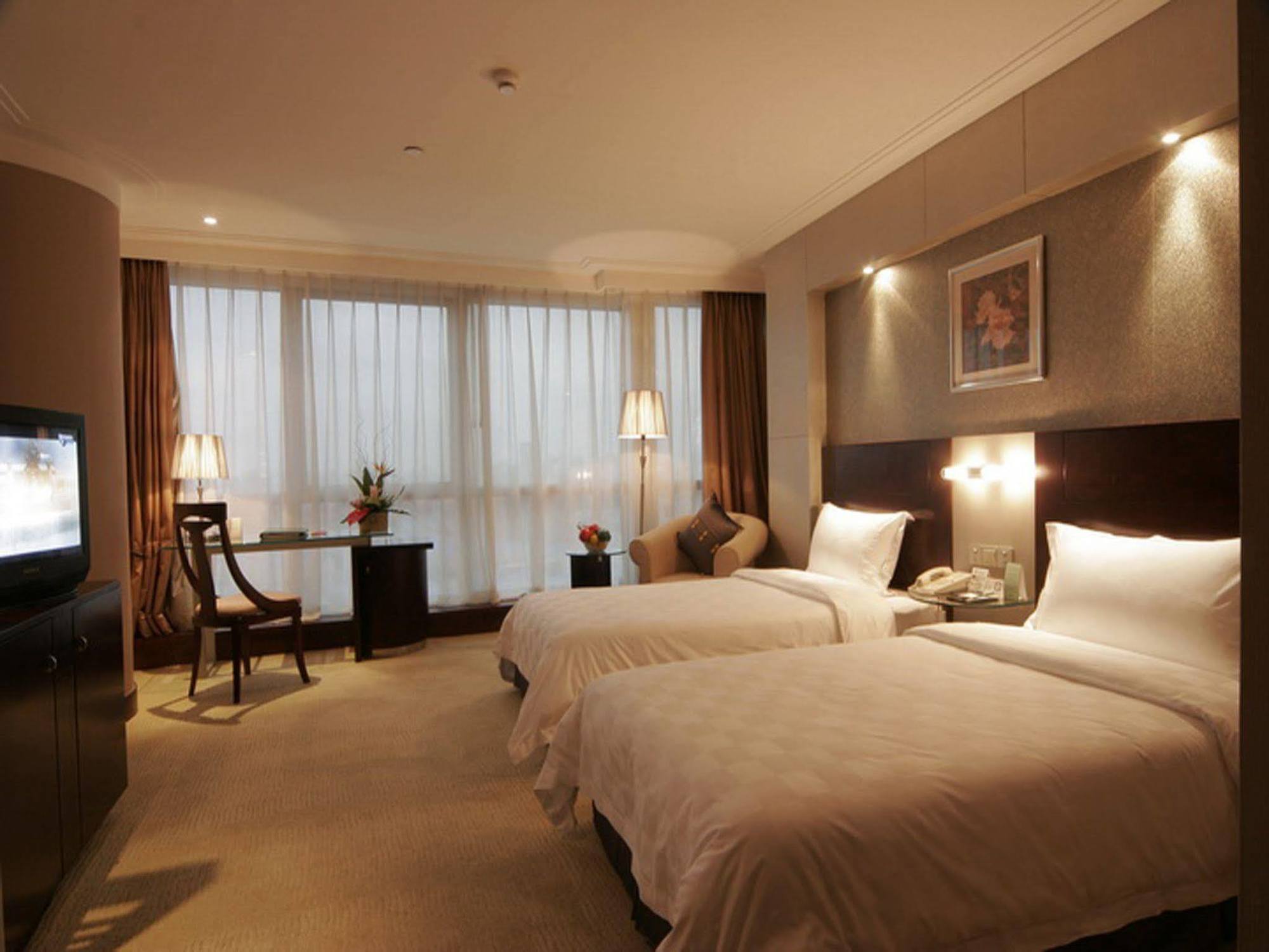 Supreme Tower Hotel Шанхай Екстериор снимка